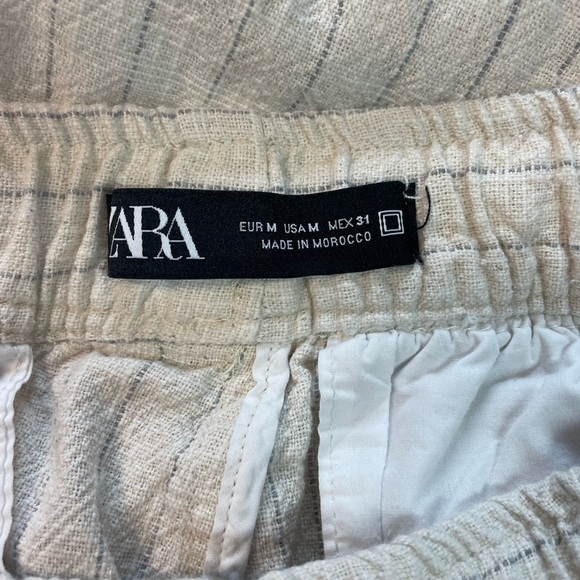 Zara pull on pant, cream color with a thin pin stripe. Loose fitting and casual. - Picture 2 of 4